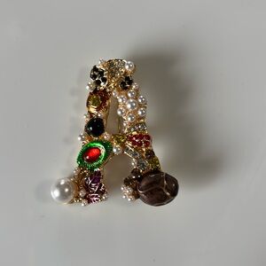 Fashion jewelry metal brooch letter A